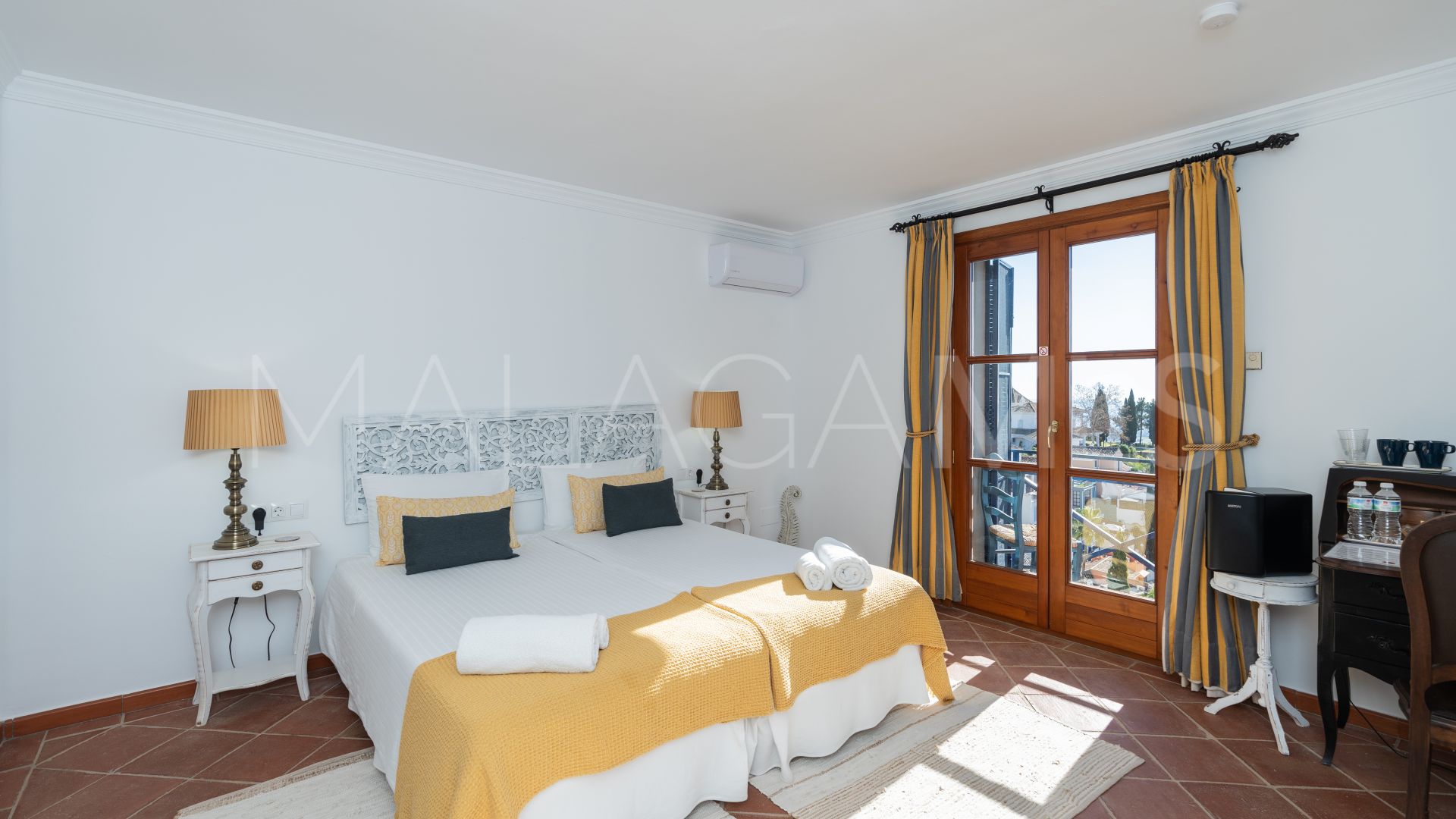 El Madroñal villa for sale