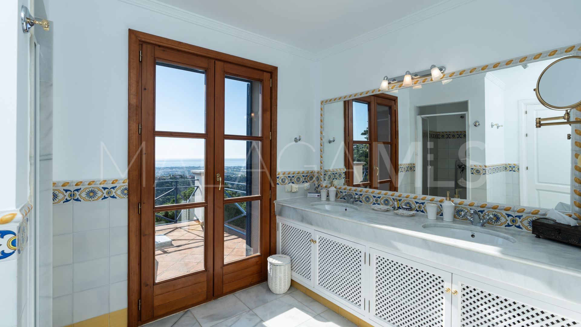 El Madroñal villa for sale