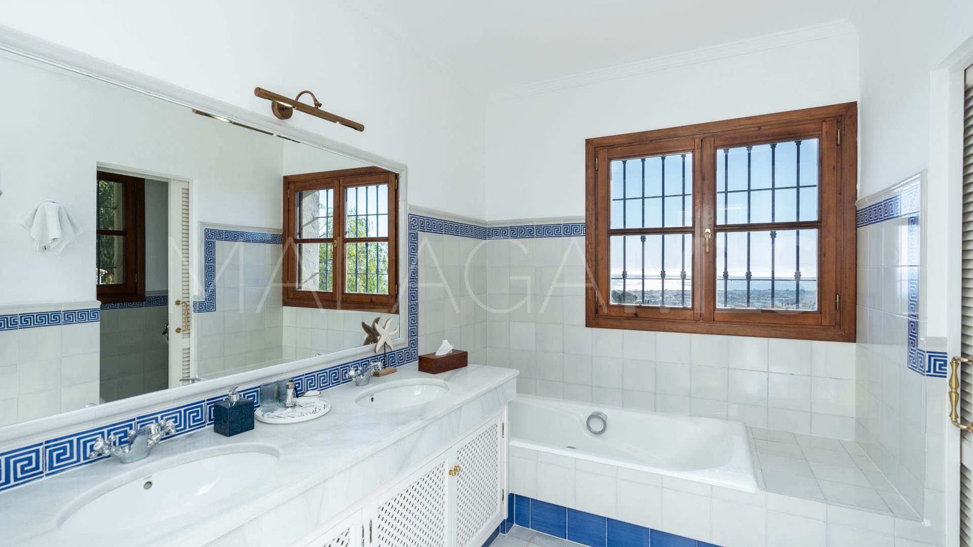 El Madroñal villa for sale