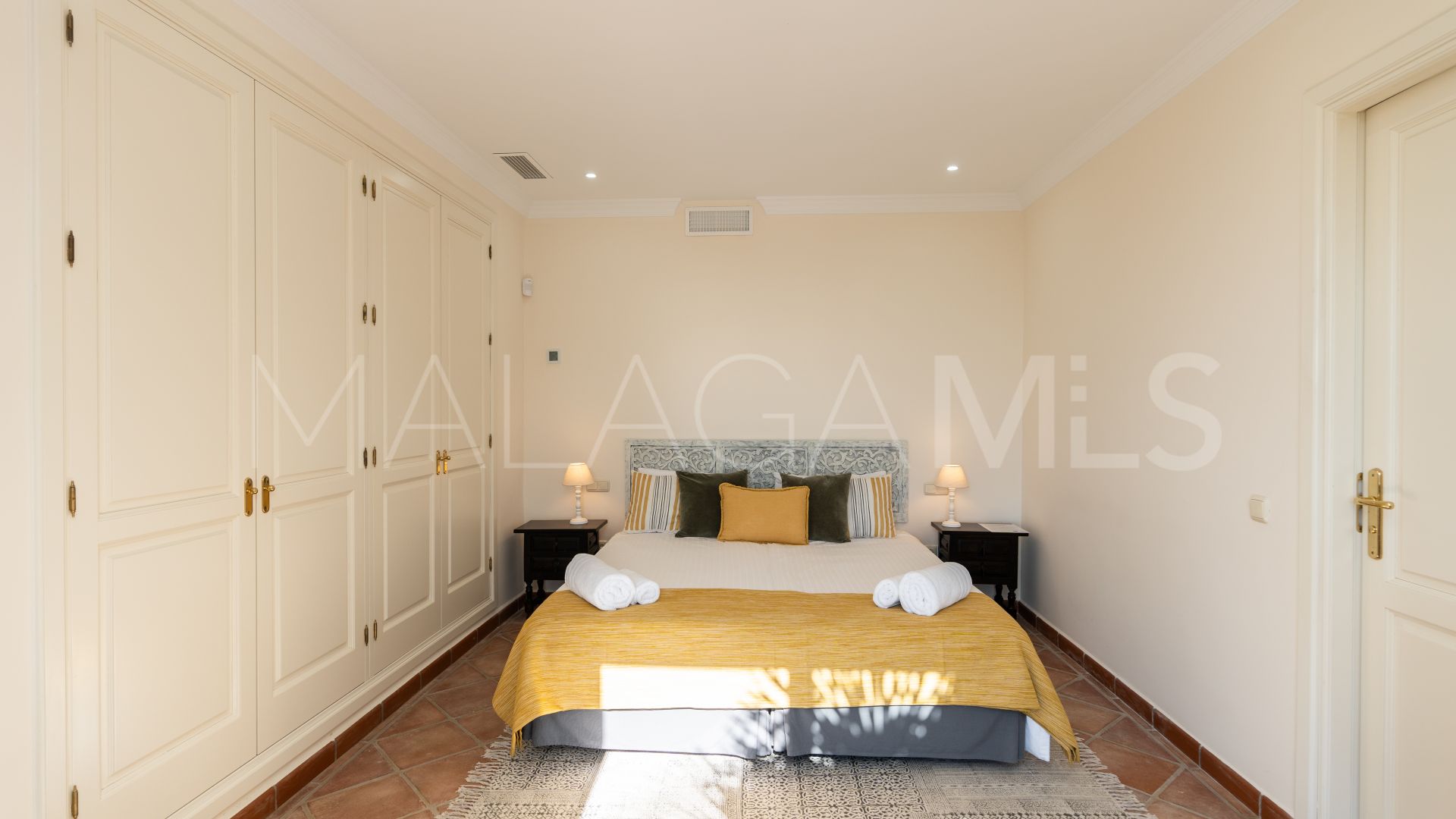 El Madroñal villa for sale