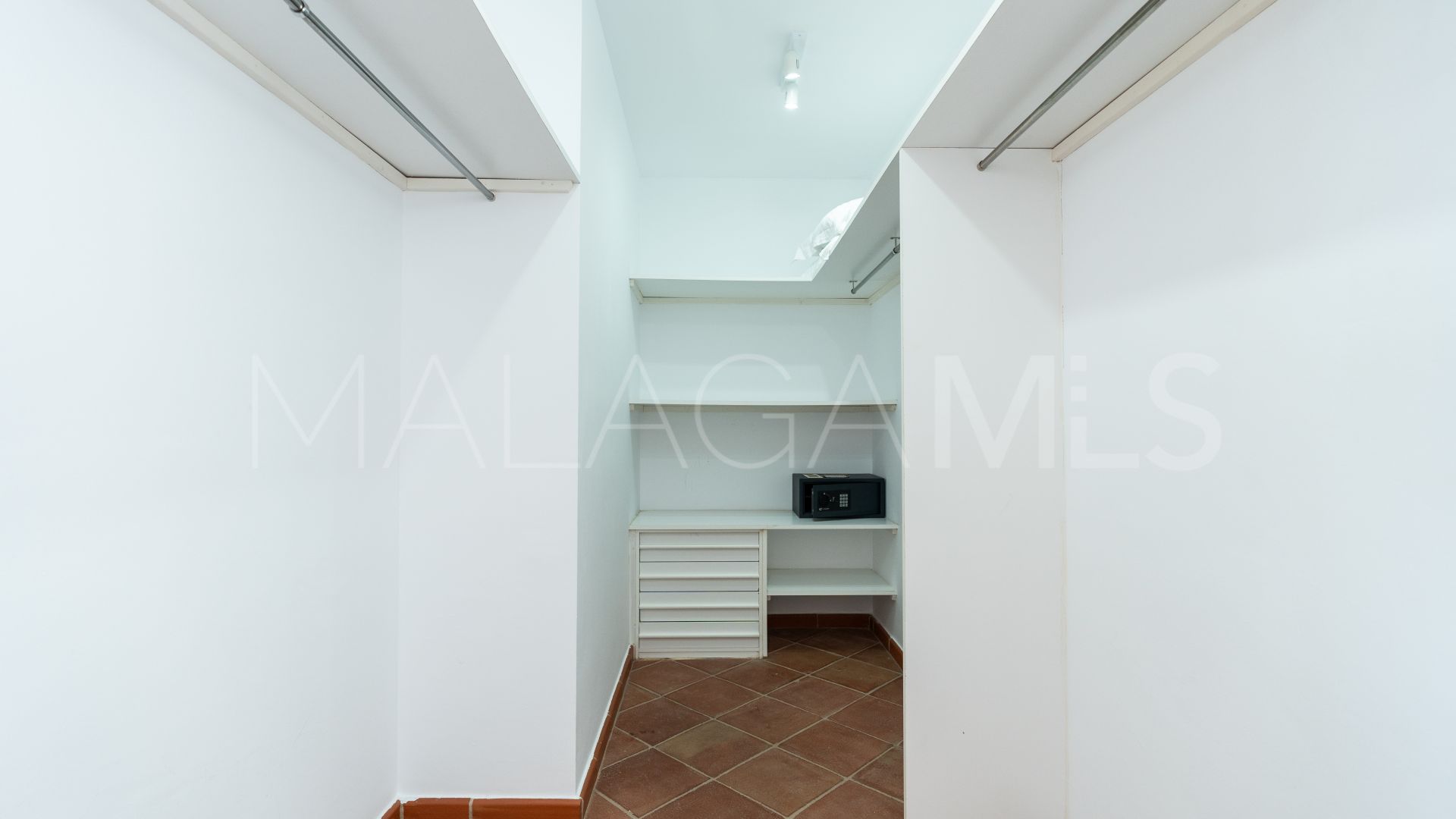 El Madroñal villa for sale