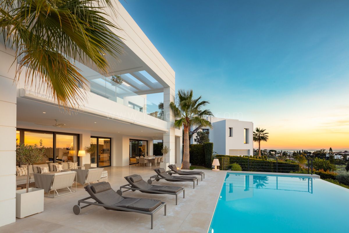 Modern Seven-Bedroom Villa in Los Olivos, Nueva Andalucía