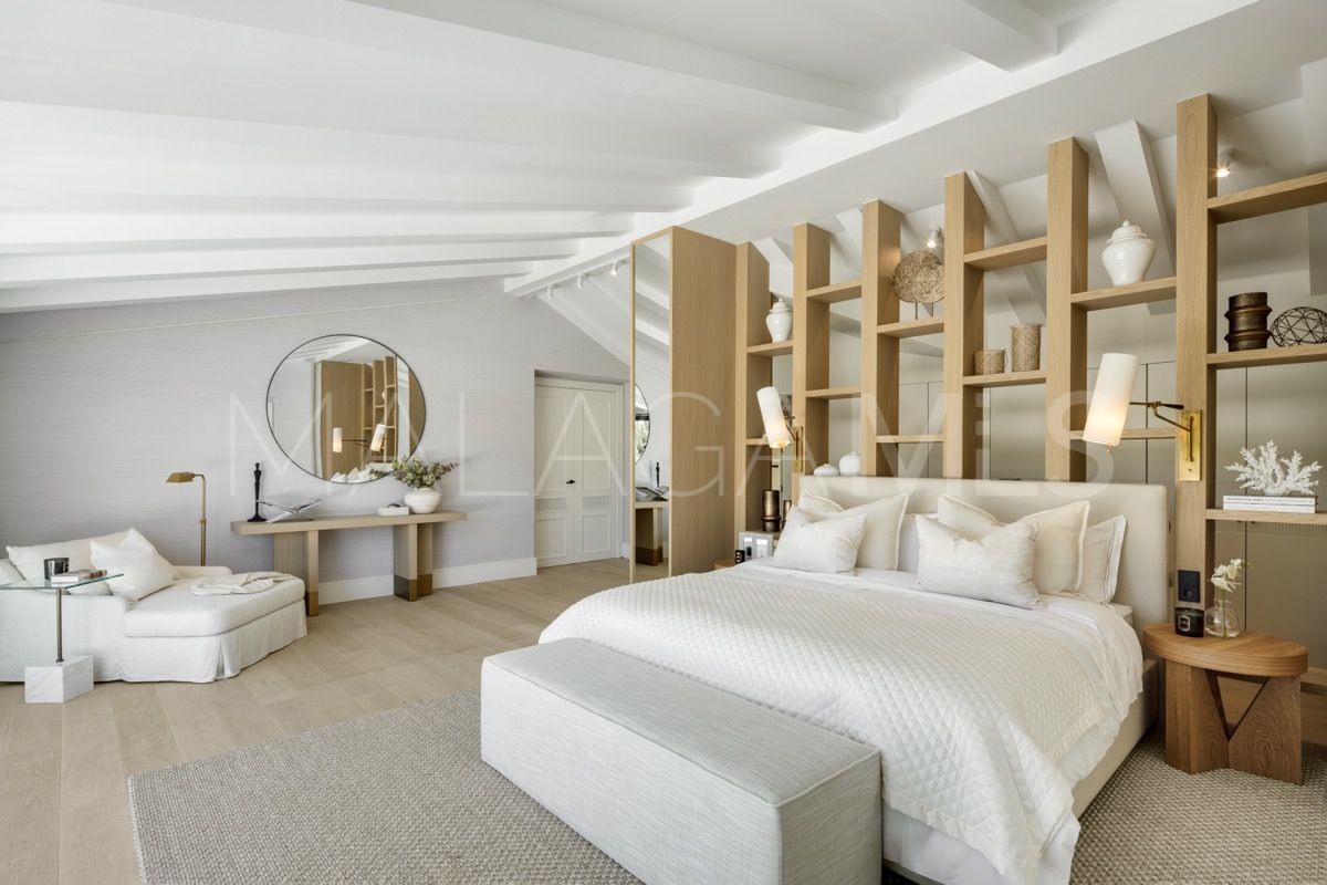 Buy 7 bedrooms villa in Nueva Andalucia
