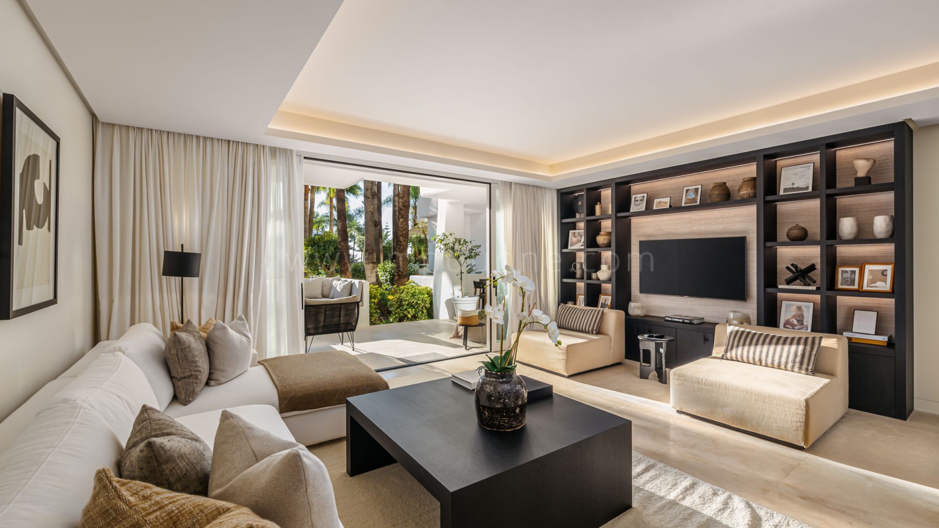 Elegant Three-Bedroom Apartment in Puente Romano, Marbella