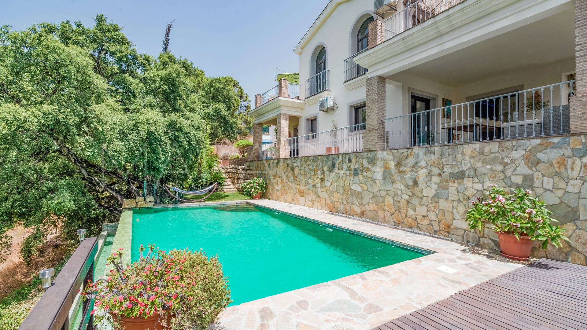 Villa for sale in New Golden Mile