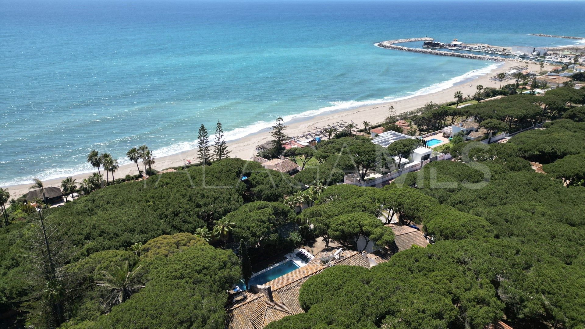Villa for sale in Cabopino