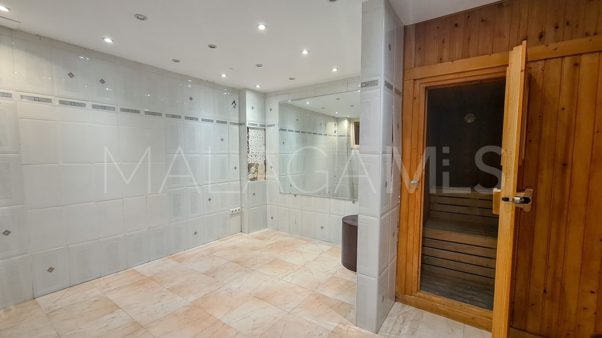 Villa for sale in Cabopino