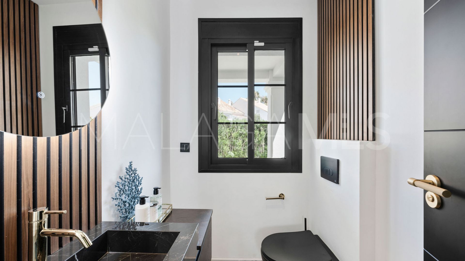 Villa for sale in Estepona