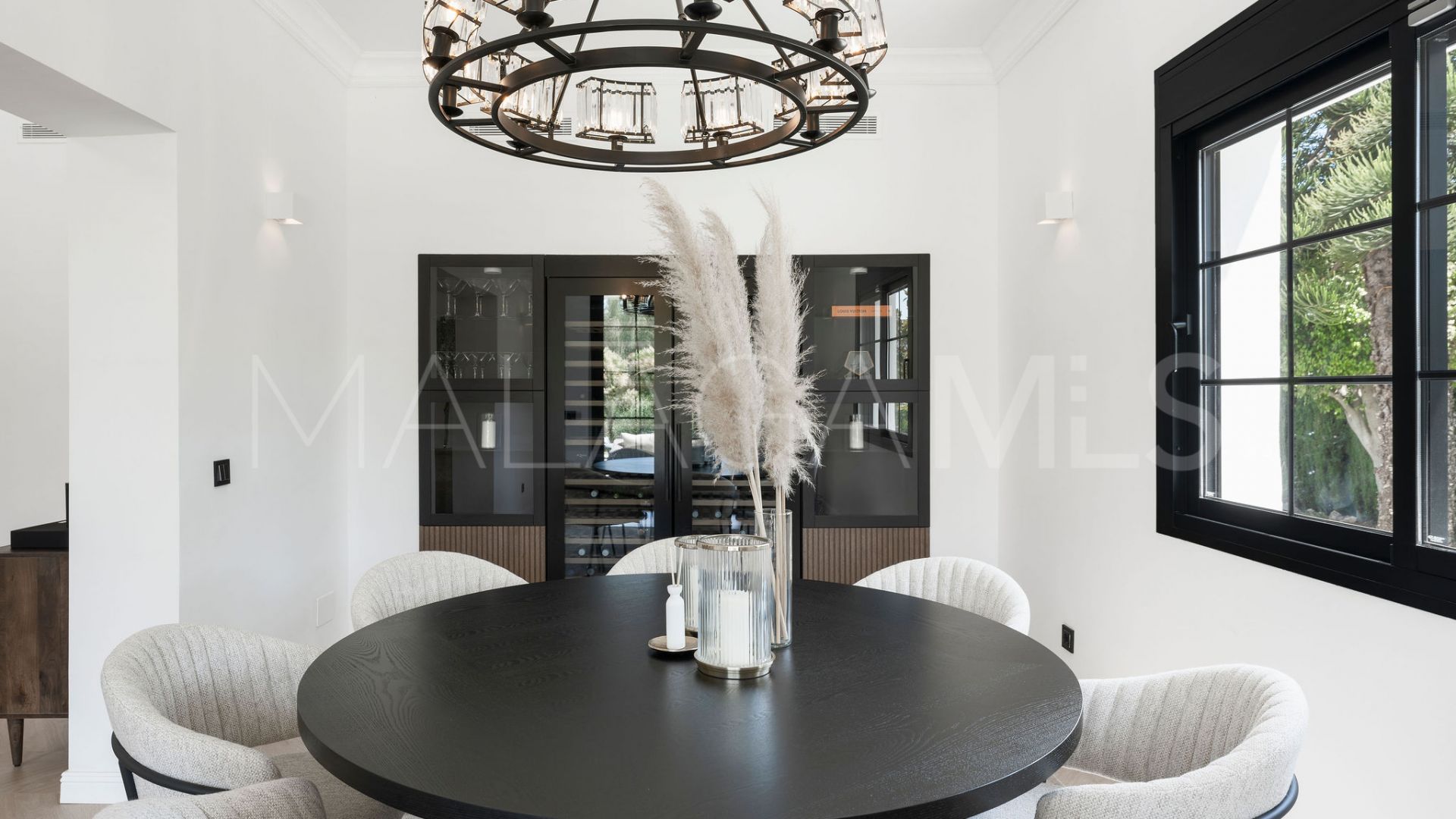 Villa for sale in Estepona