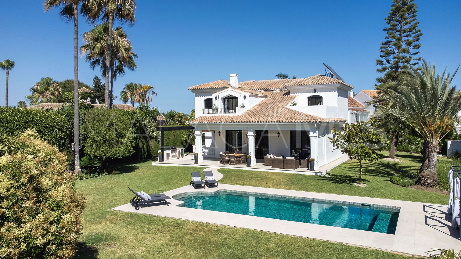 Villa for sale in Estepona