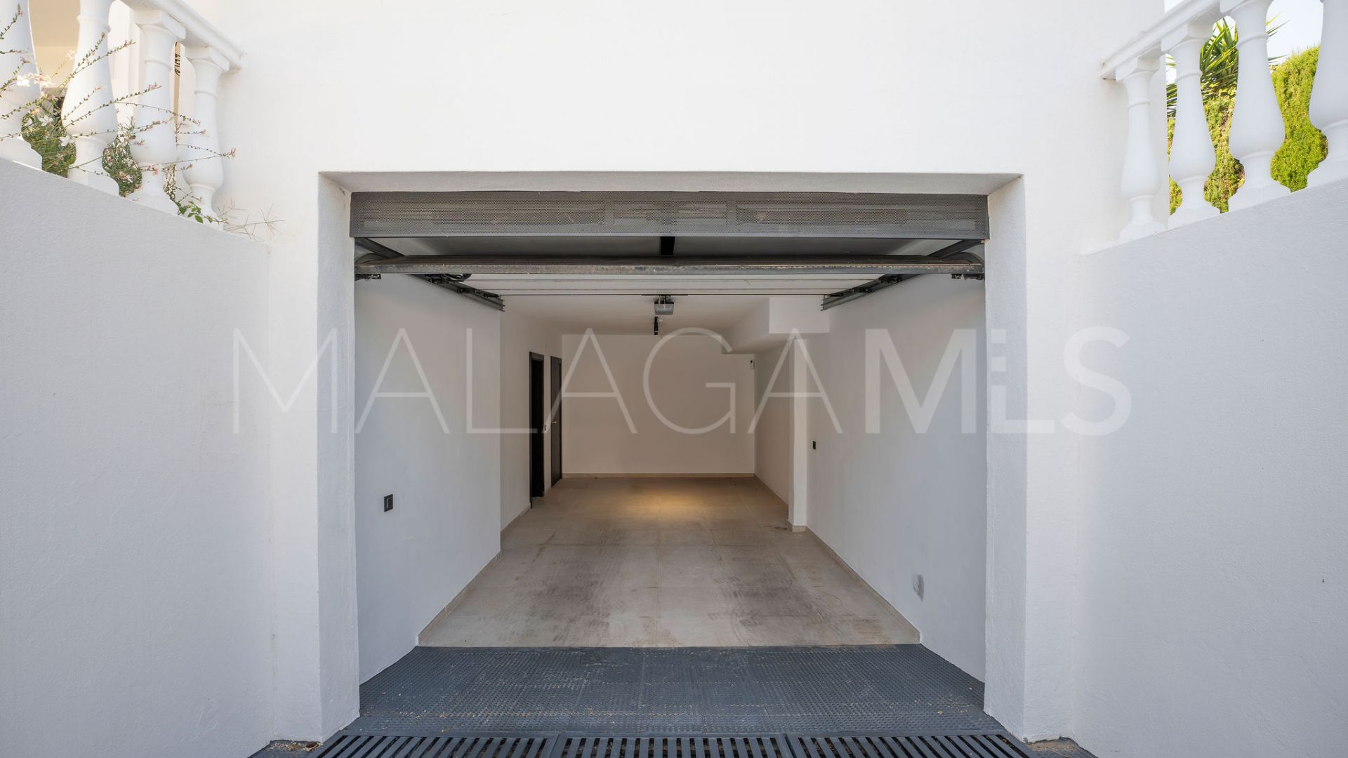 Villa for sale in Estepona