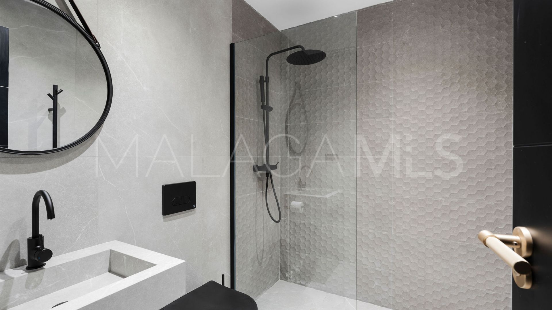 Villa for sale in Estepona