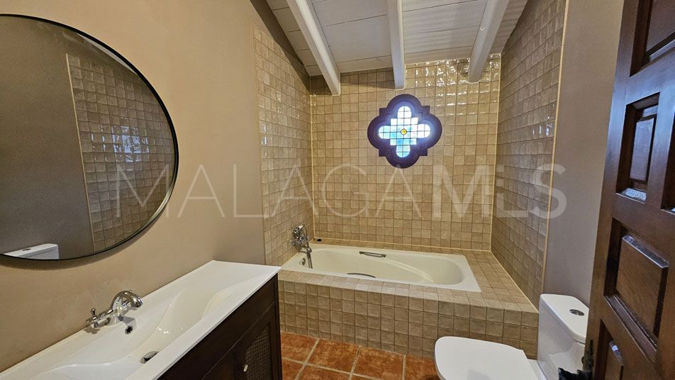 Villa for sale in Manilva