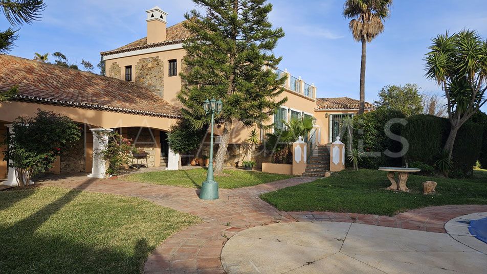 Villa for sale in Manilva