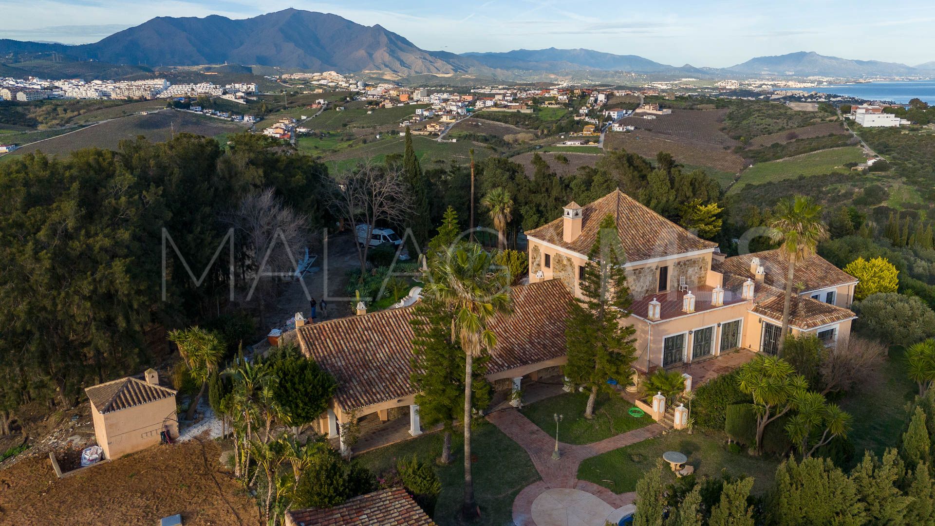 Villa for sale in Manilva