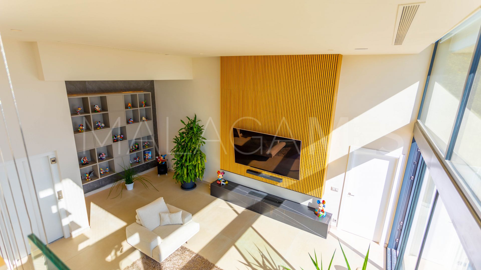 Buy Los Altos de los Monteros villa with 4 bedrooms