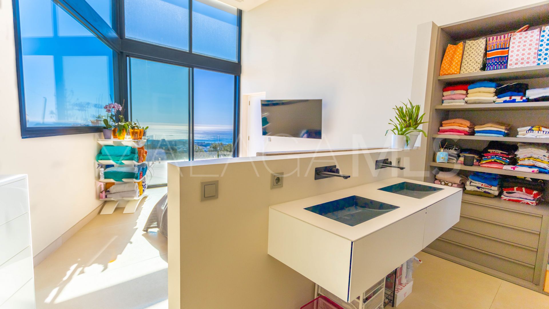 Buy Los Altos de los Monteros villa with 4 bedrooms