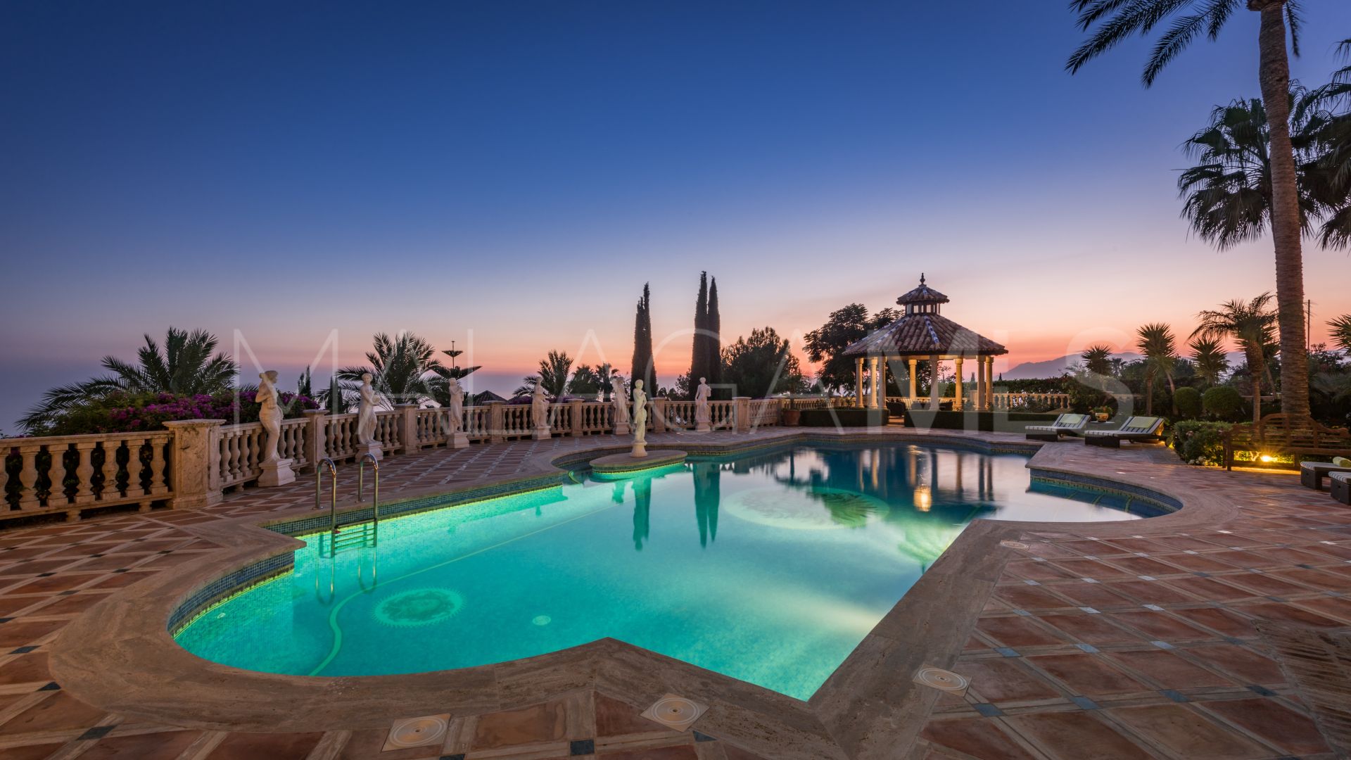 Villa for sale in Sierra Blanca with 7 bedrooms
