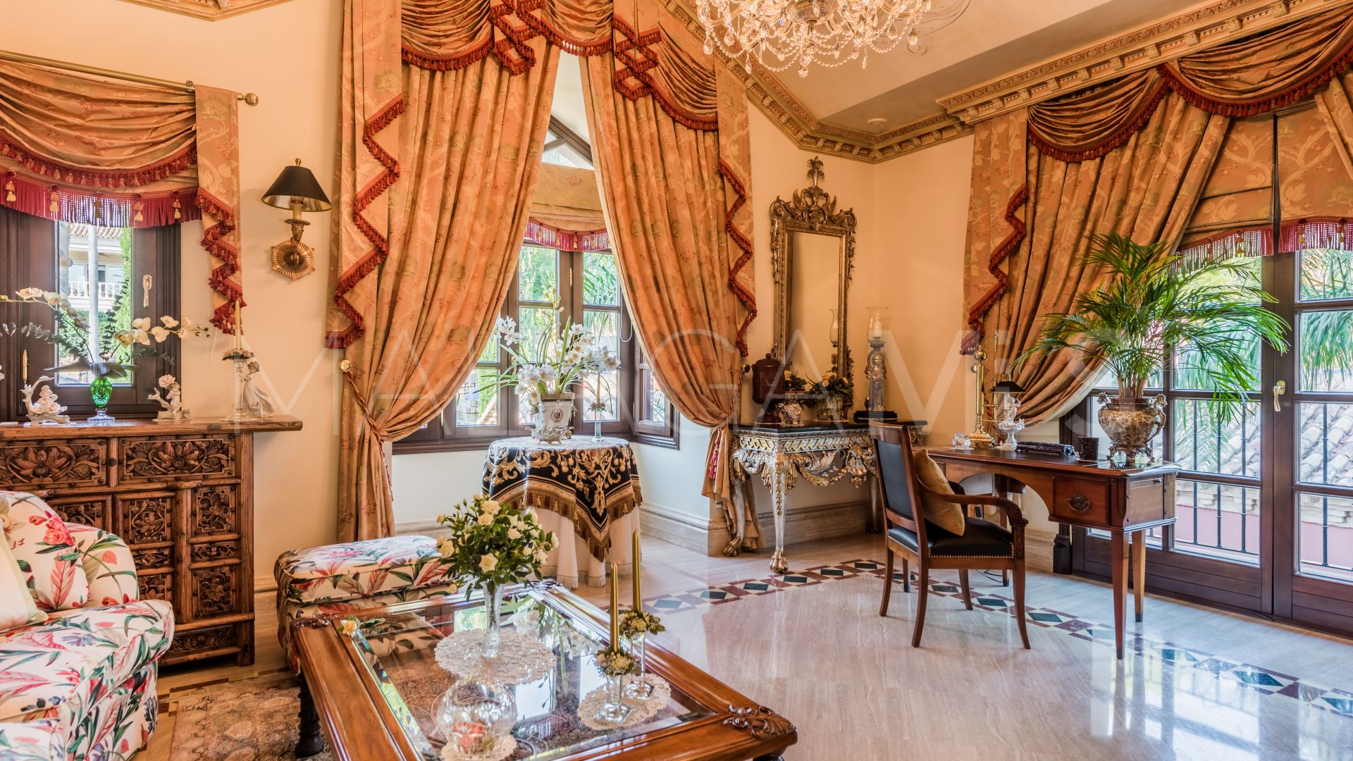 Villa for sale in Sierra Blanca with 7 bedrooms