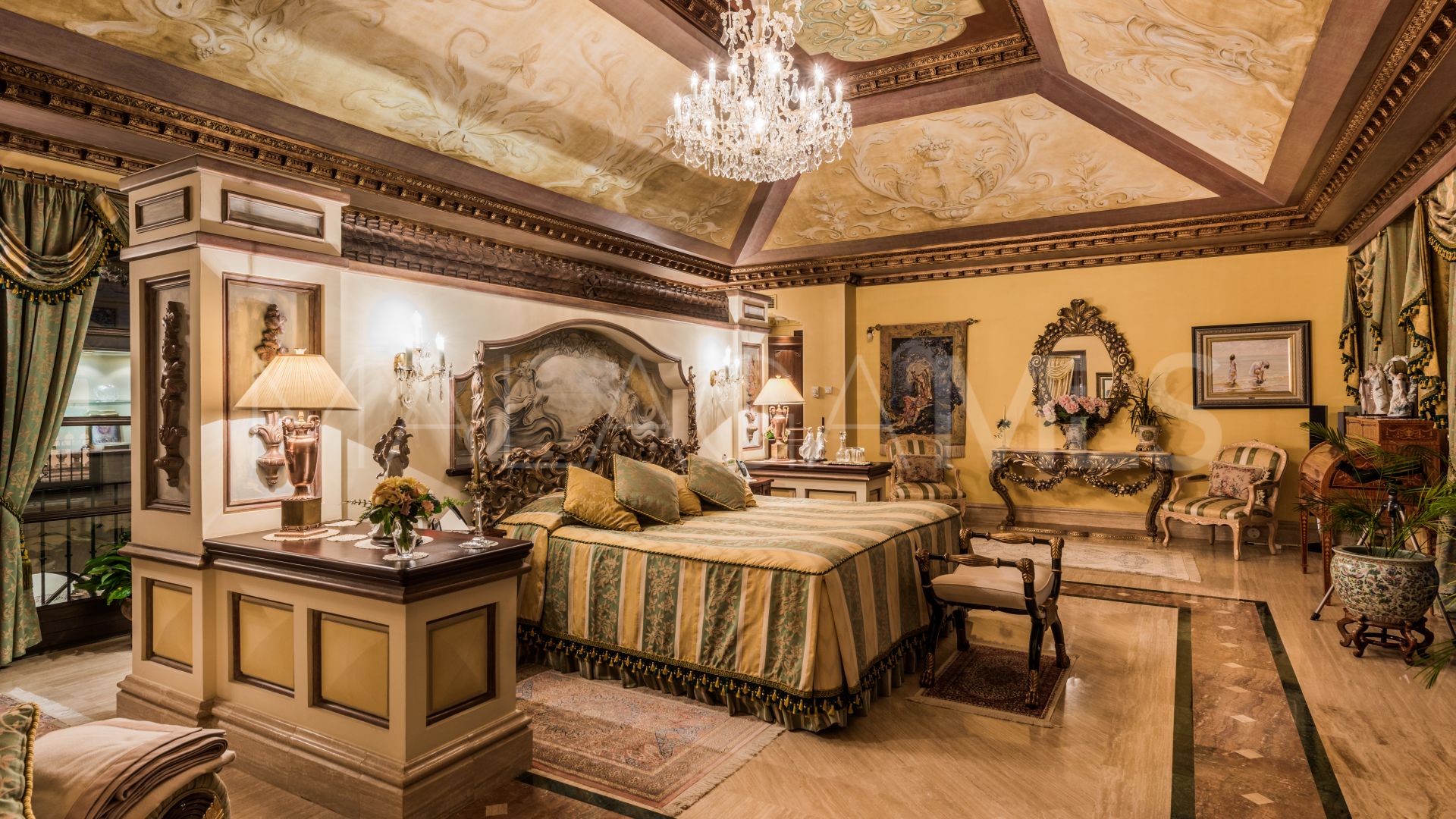 Villa for sale in Sierra Blanca with 7 bedrooms