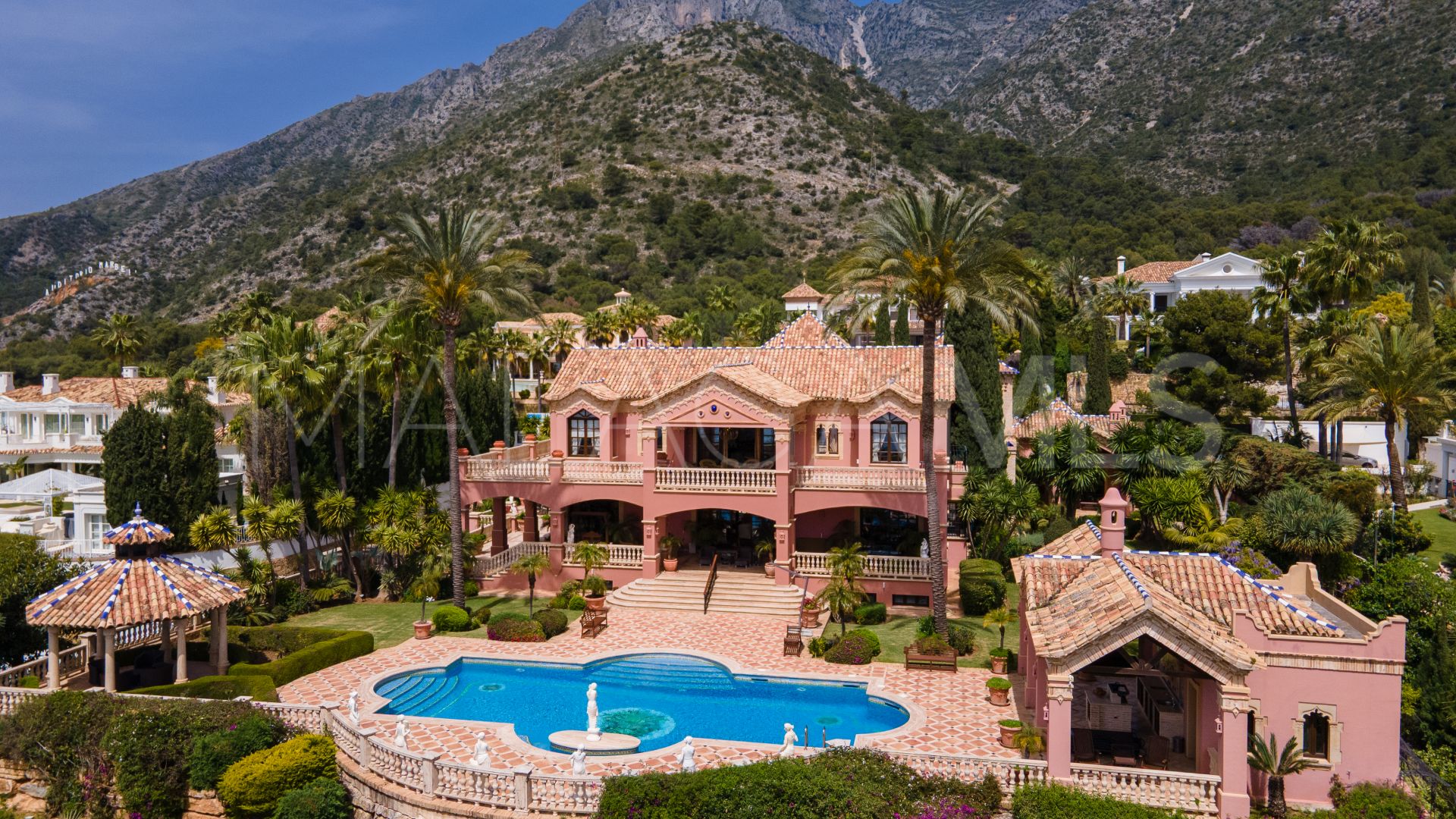 Villa for sale in Sierra Blanca with 7 bedrooms