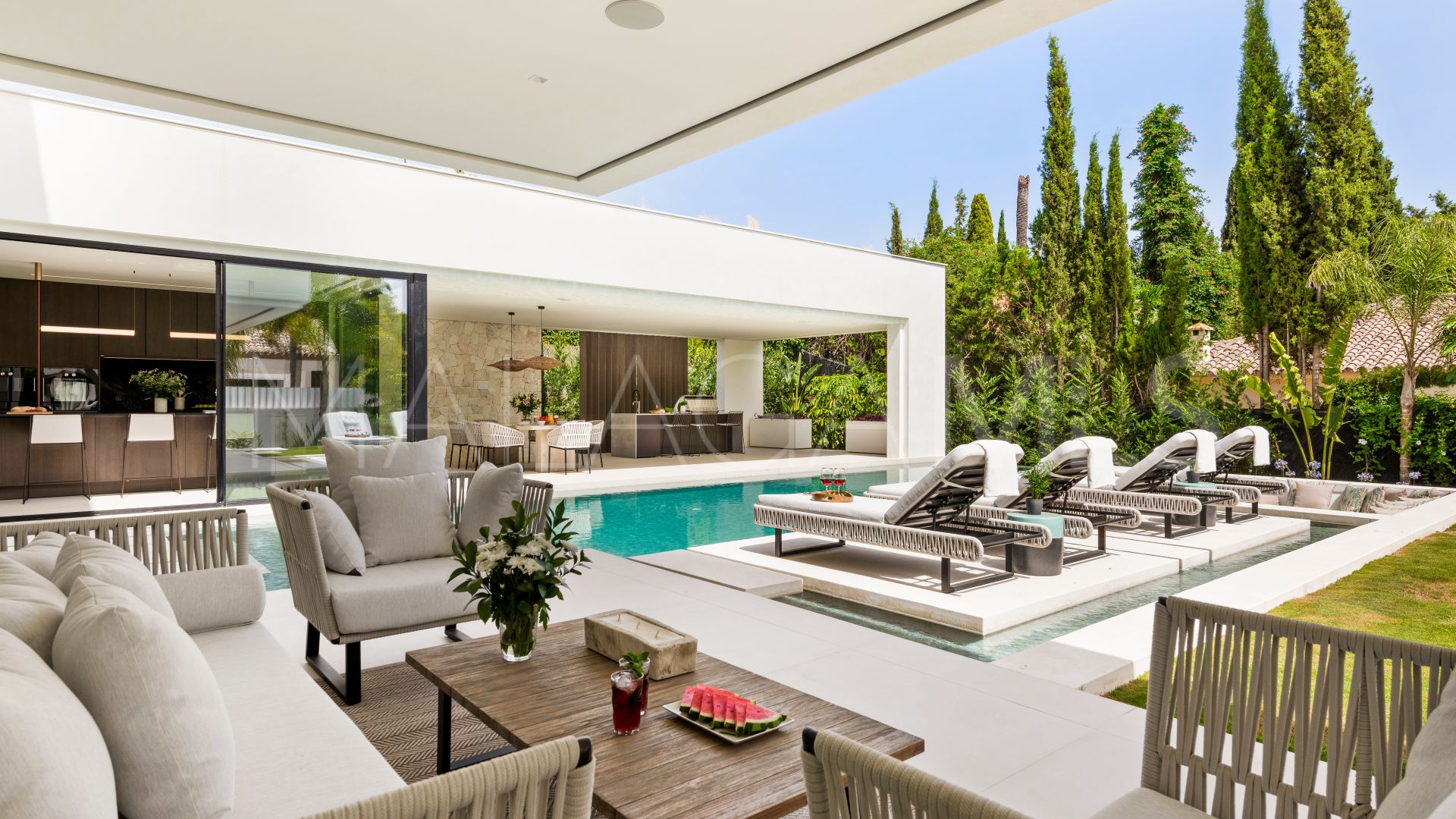 Villa for sale in Marbella City