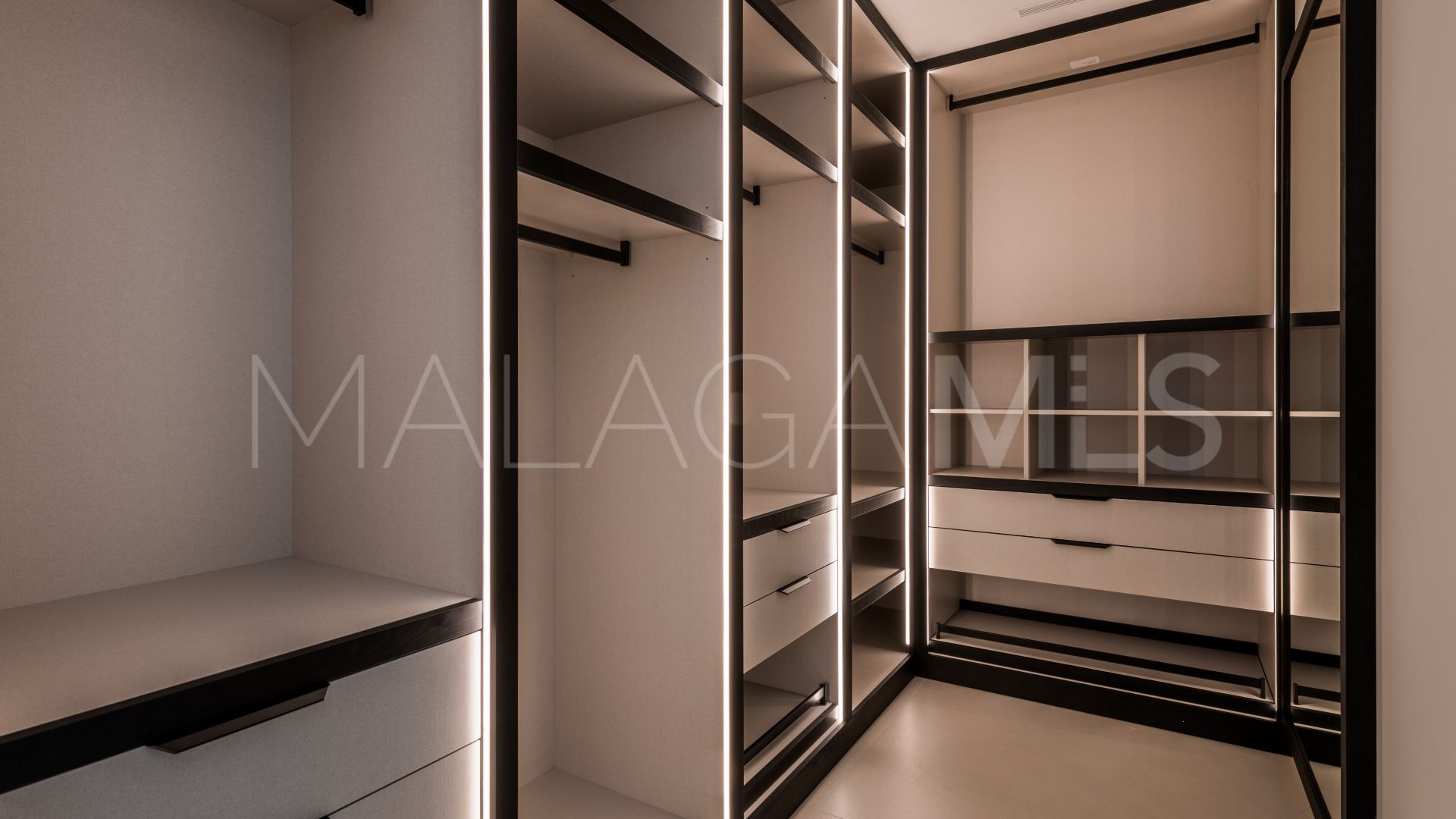 Villa for sale in Marbella City
