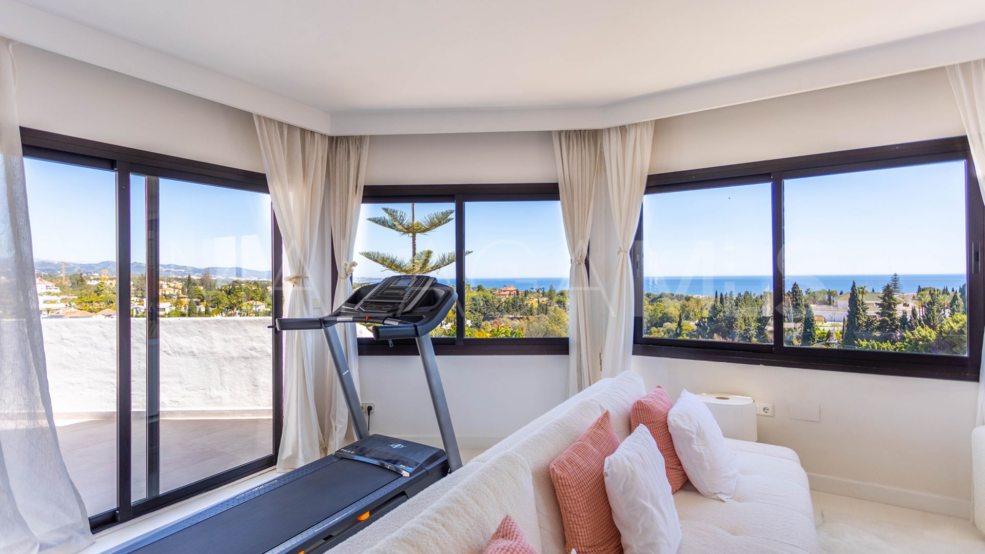 Ático for sale in Coto Real with 3 bedrooms