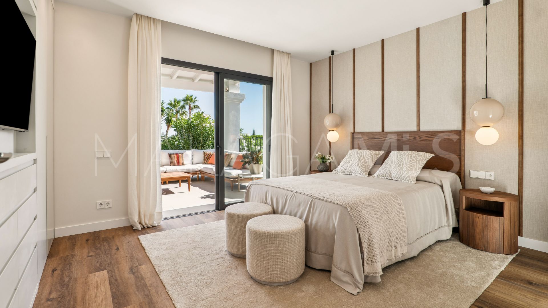 Villa for sale in Nueva Andalucia