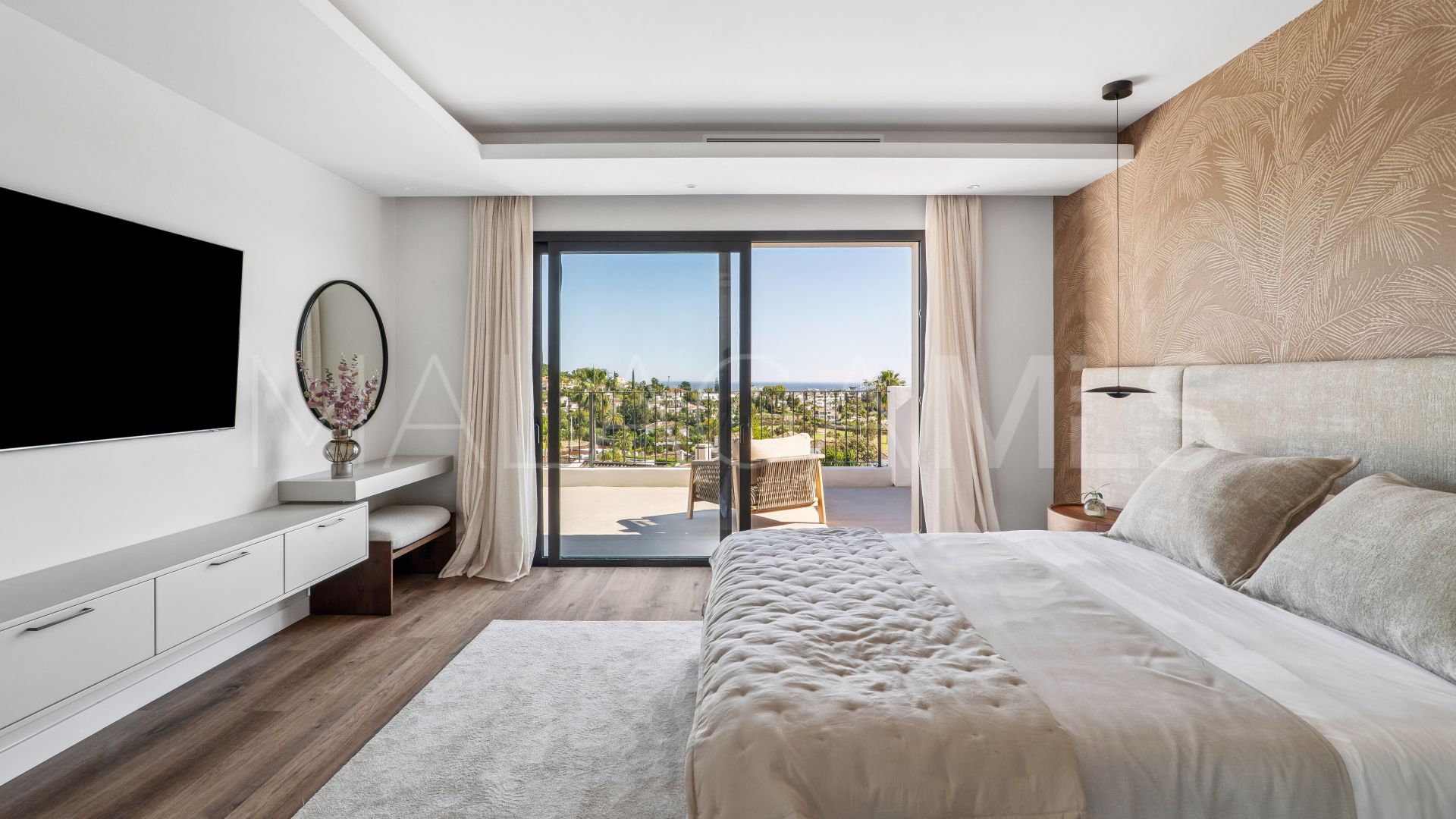 Villa for sale in Nueva Andalucia