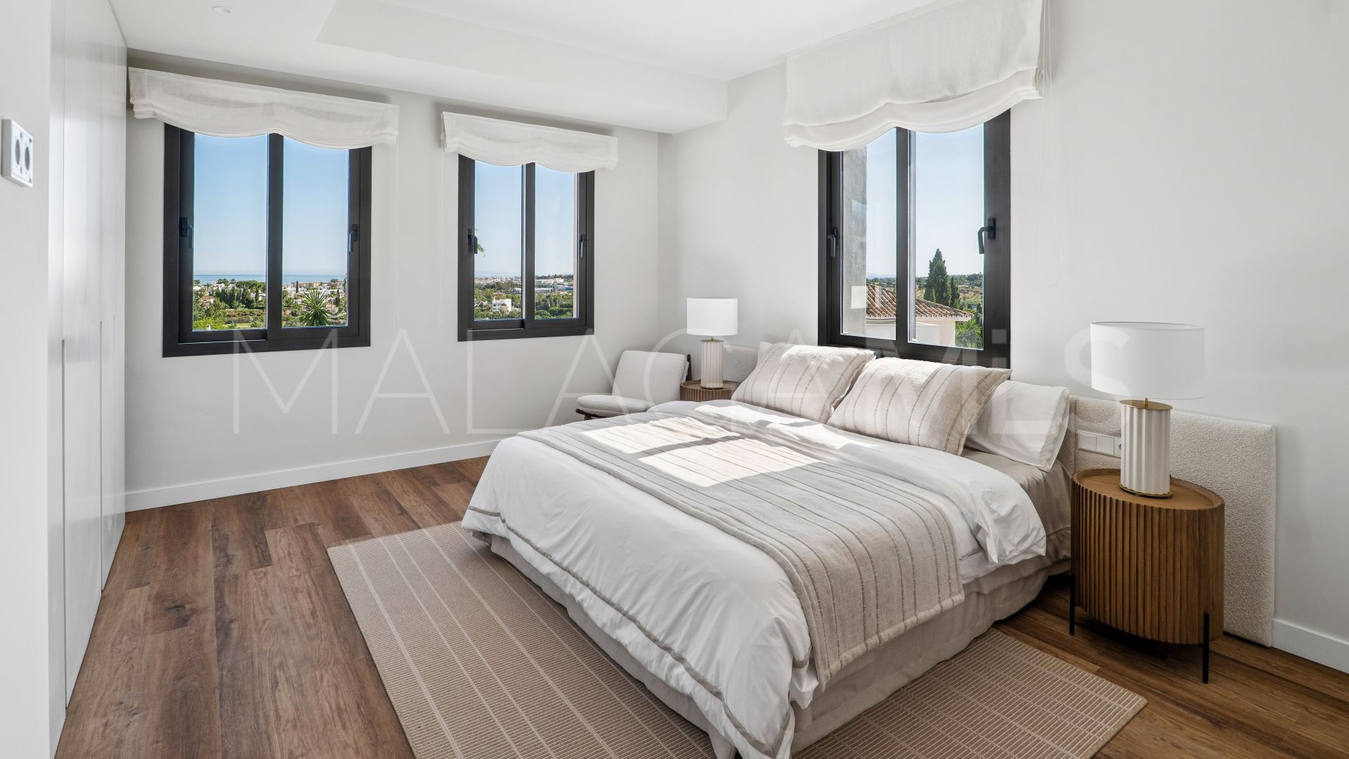 Villa for sale in Nueva Andalucia