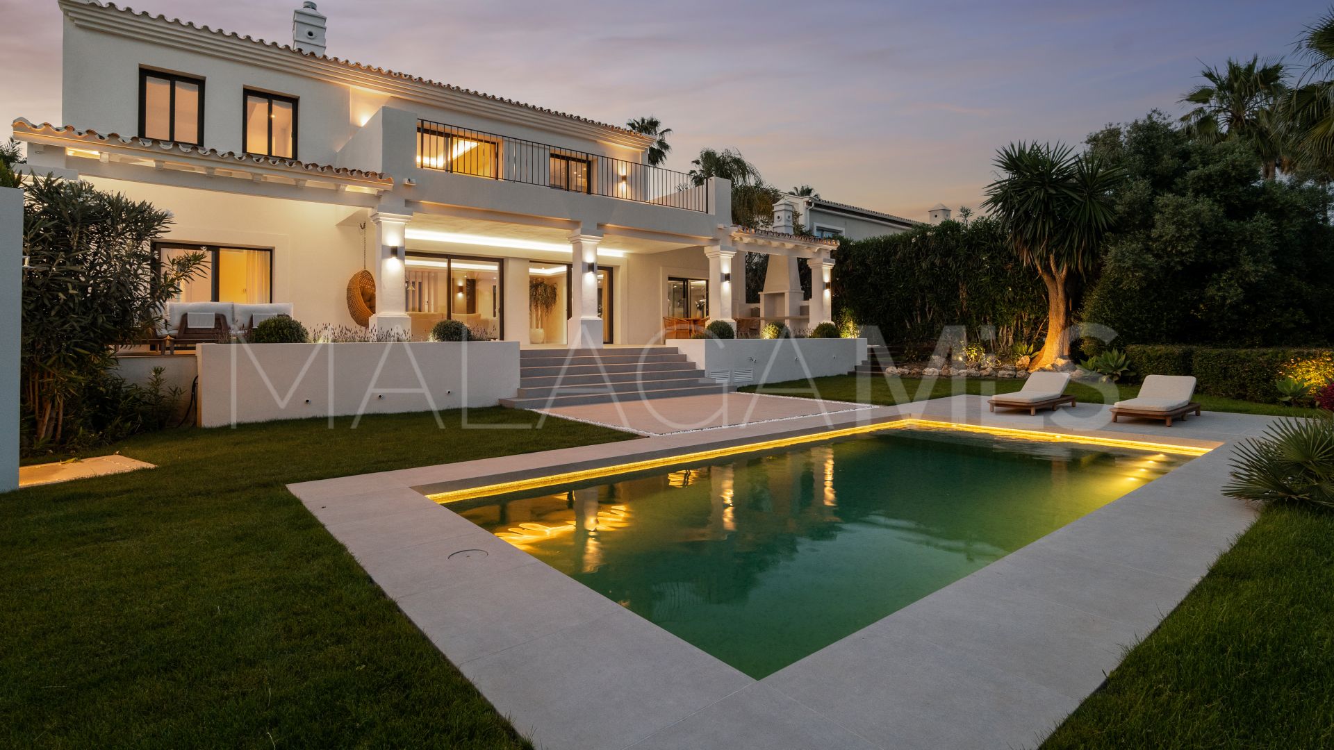 Villa for sale in Nueva Andalucia