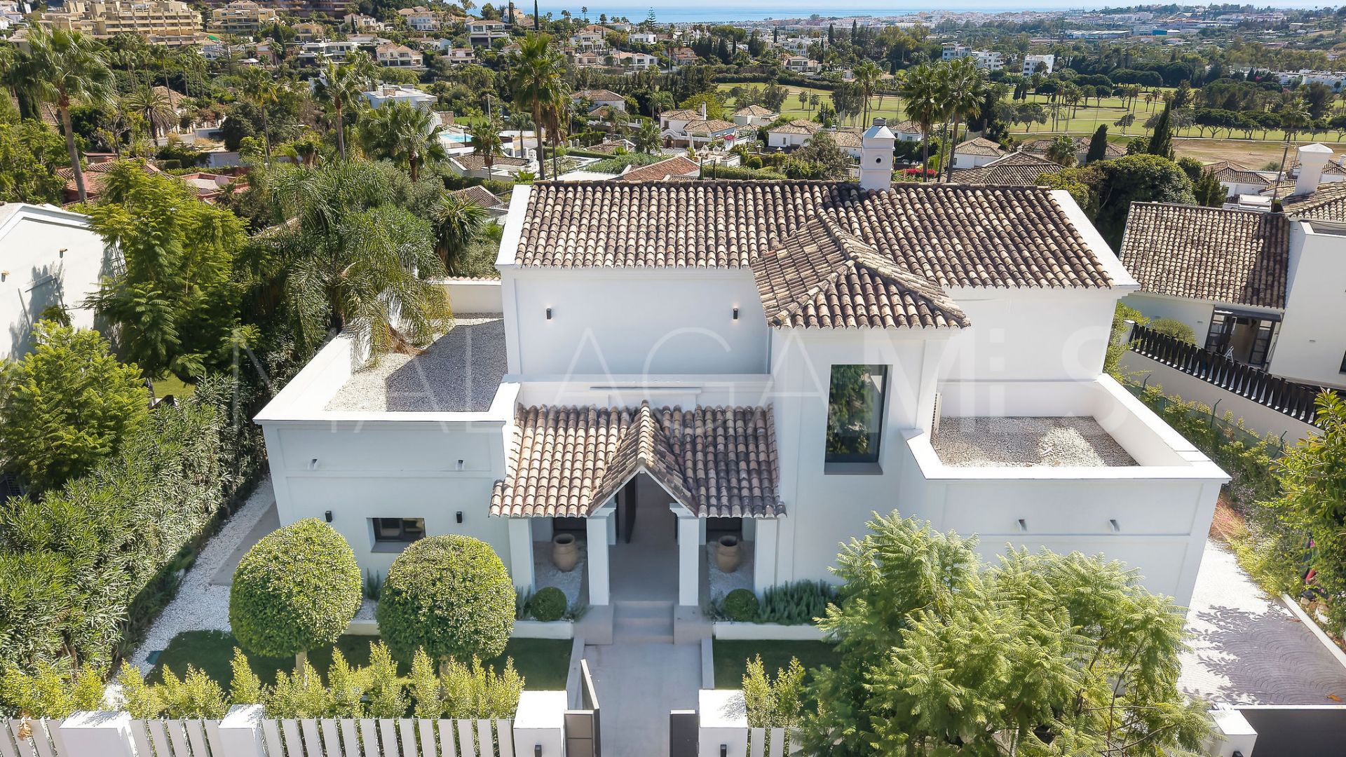 Villa for sale in Nueva Andalucia