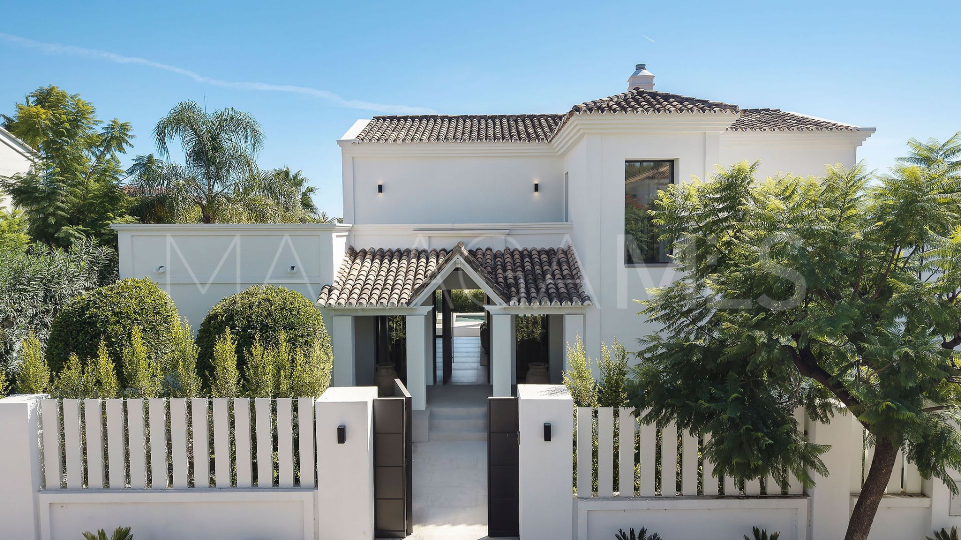 Villa for sale in Nueva Andalucia