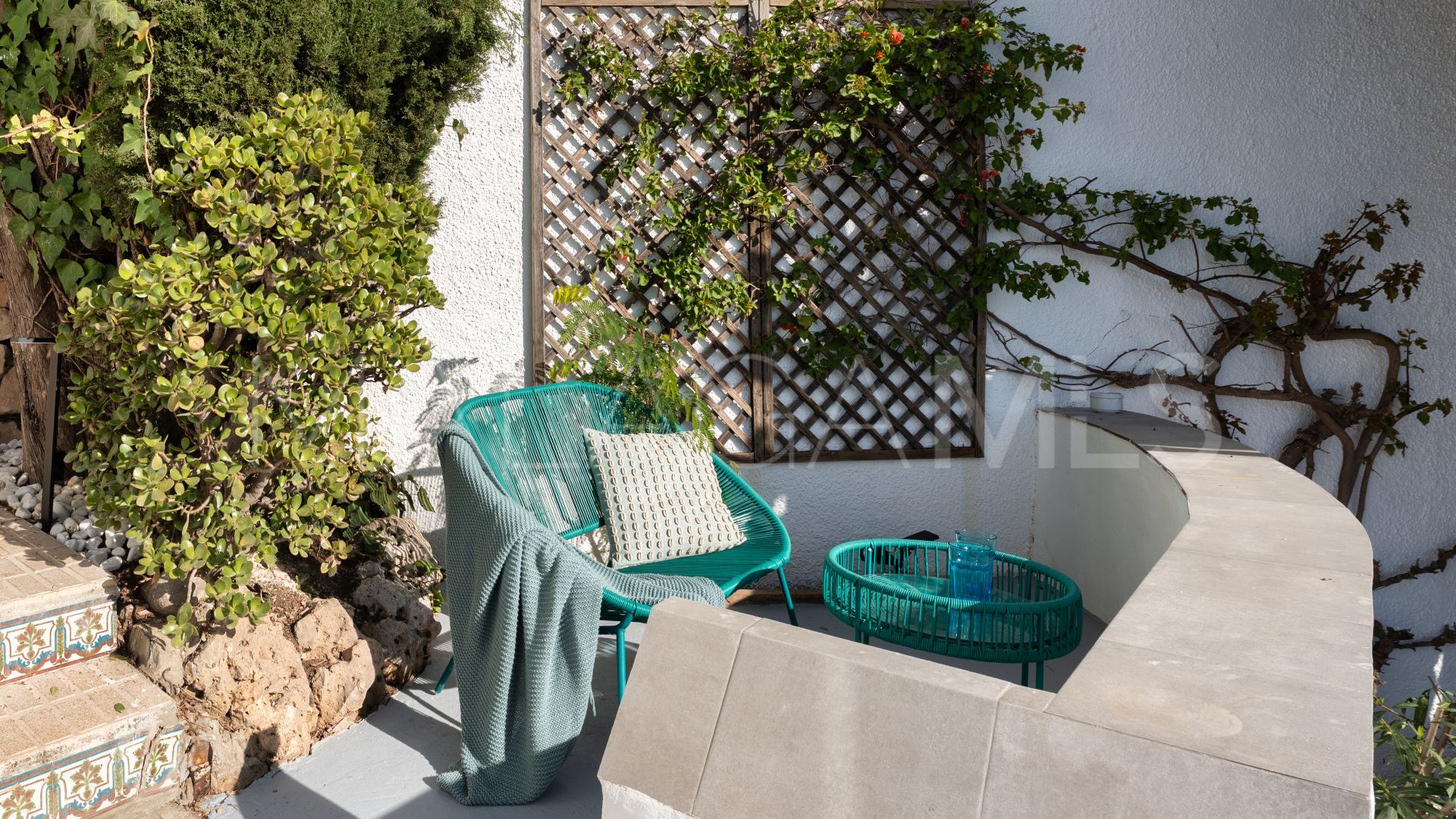 Semi detached villa in Nueva Andalucia for sale