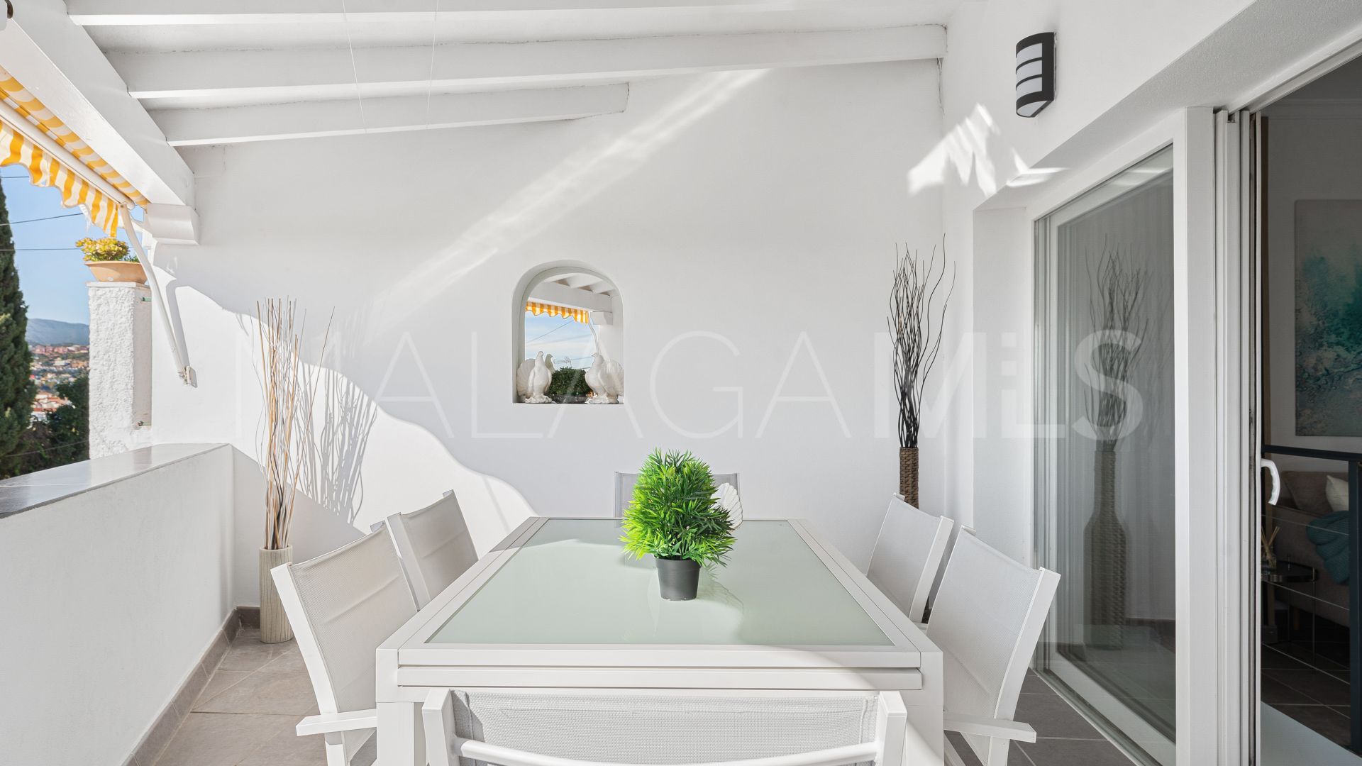 Semi detached villa in Nueva Andalucia for sale