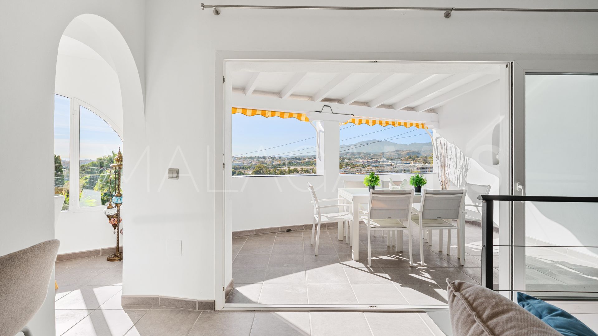 Semi detached villa in Nueva Andalucia for sale