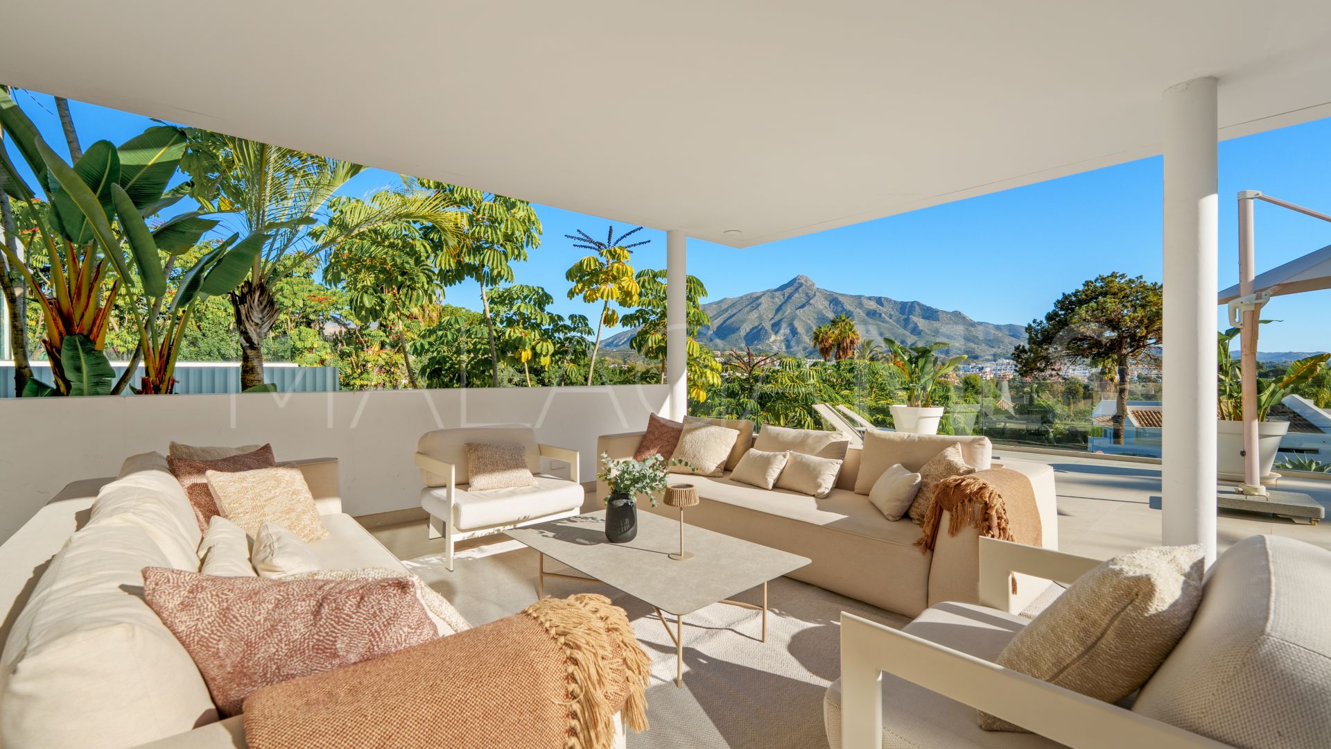 Villa for sale in Nueva Andalucia with 5 bedrooms