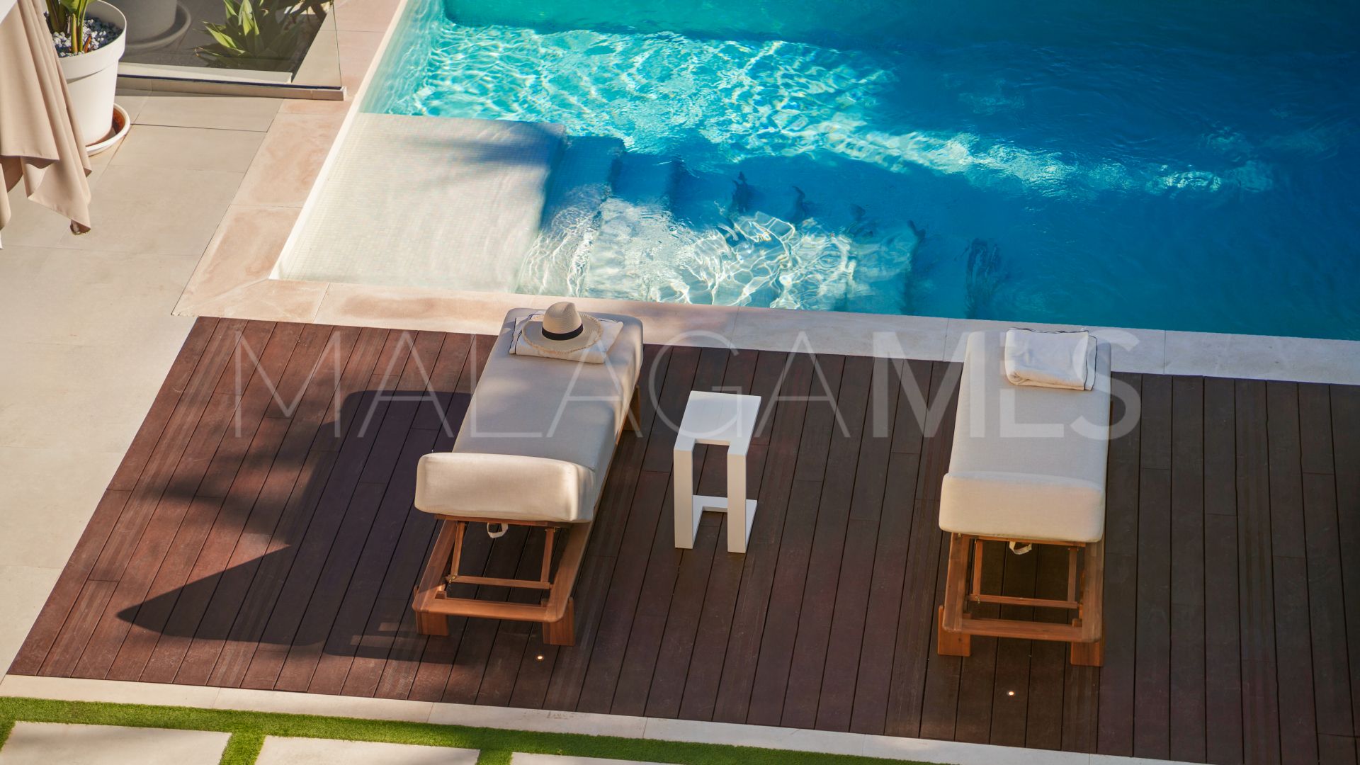 Villa for sale in Nueva Andalucia with 5 bedrooms