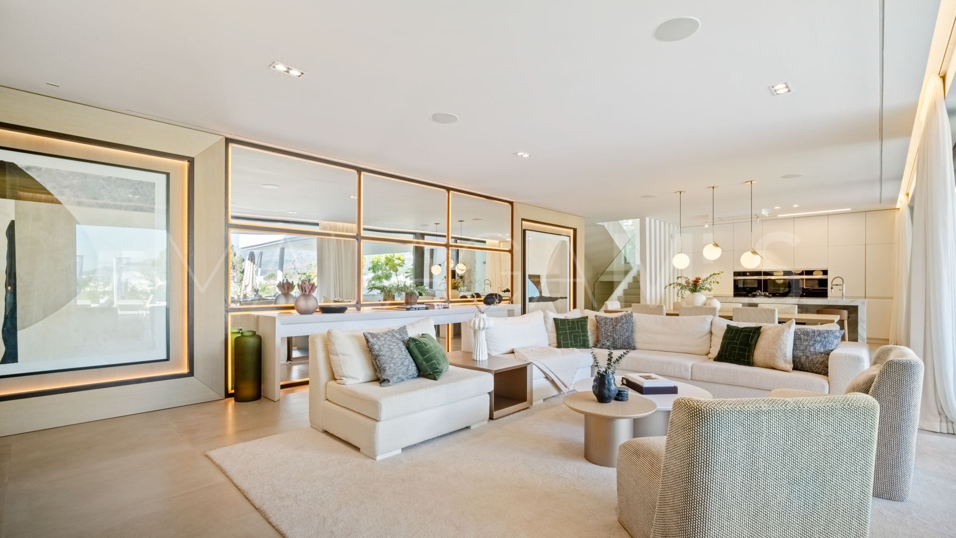 Villa for sale in Nueva Andalucia with 5 bedrooms