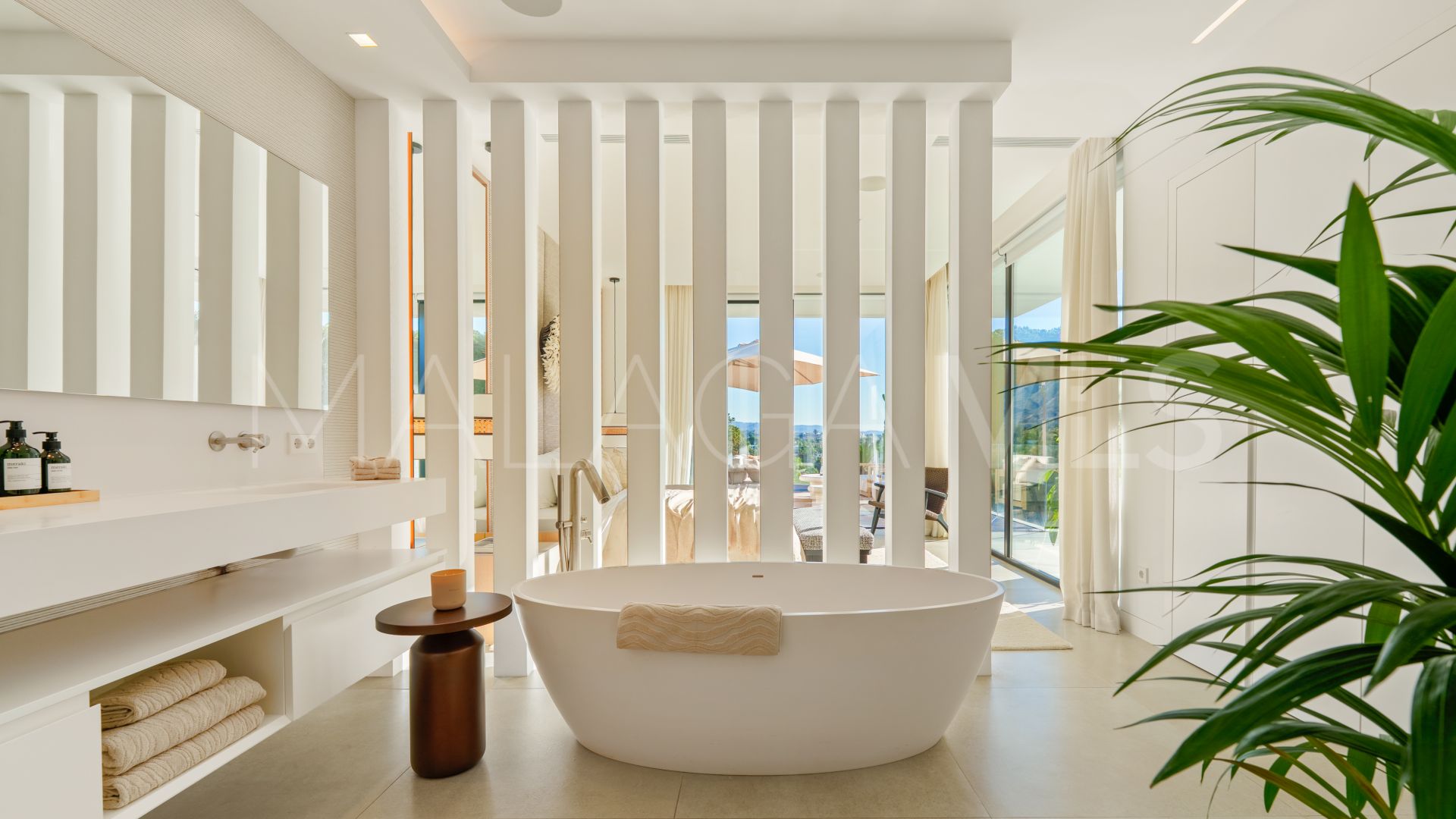 Villa for sale in Nueva Andalucia with 5 bedrooms