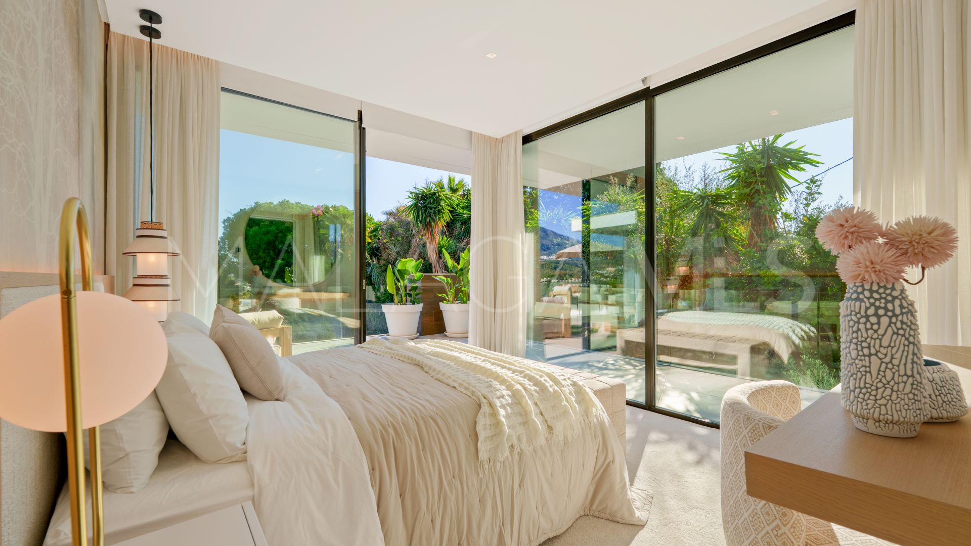 Villa for sale in Nueva Andalucia with 5 bedrooms