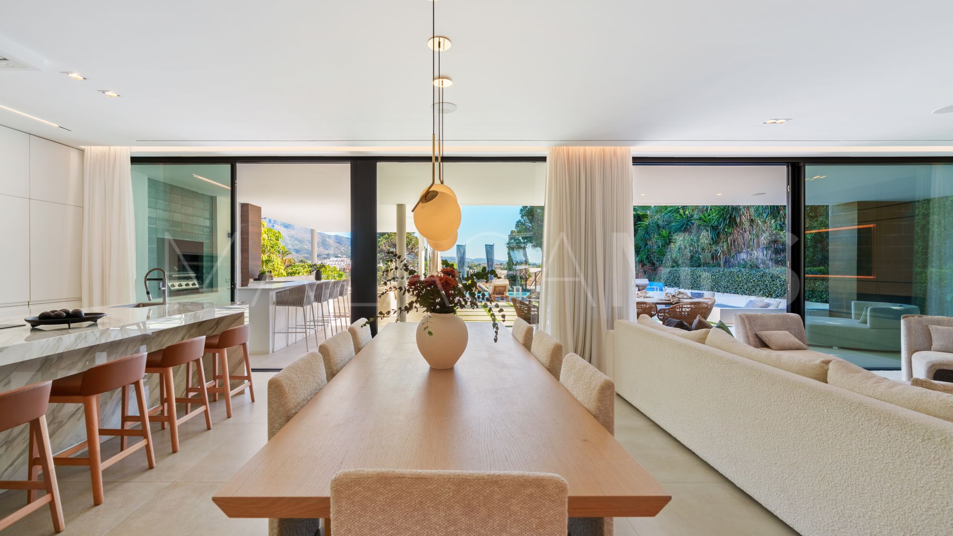 Villa for sale in Nueva Andalucia with 5 bedrooms