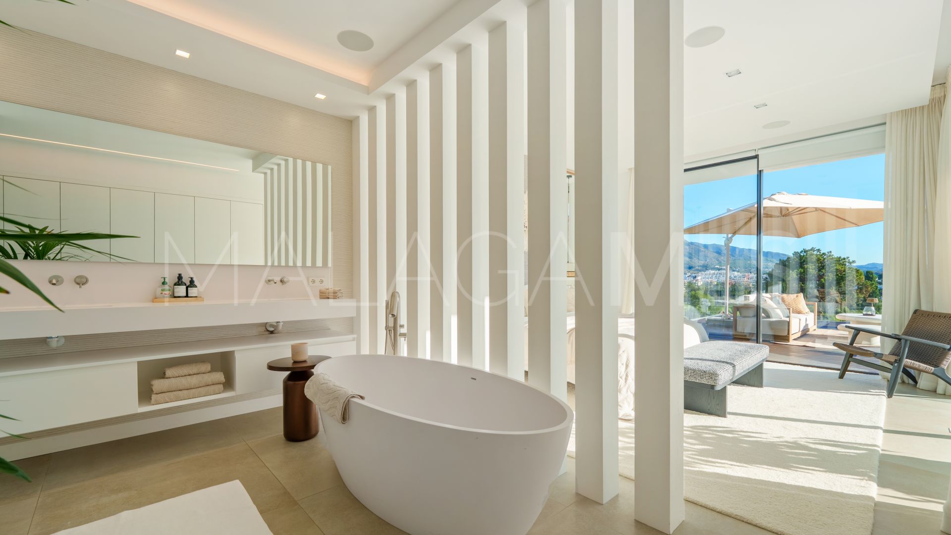 Villa for sale in Nueva Andalucia with 5 bedrooms