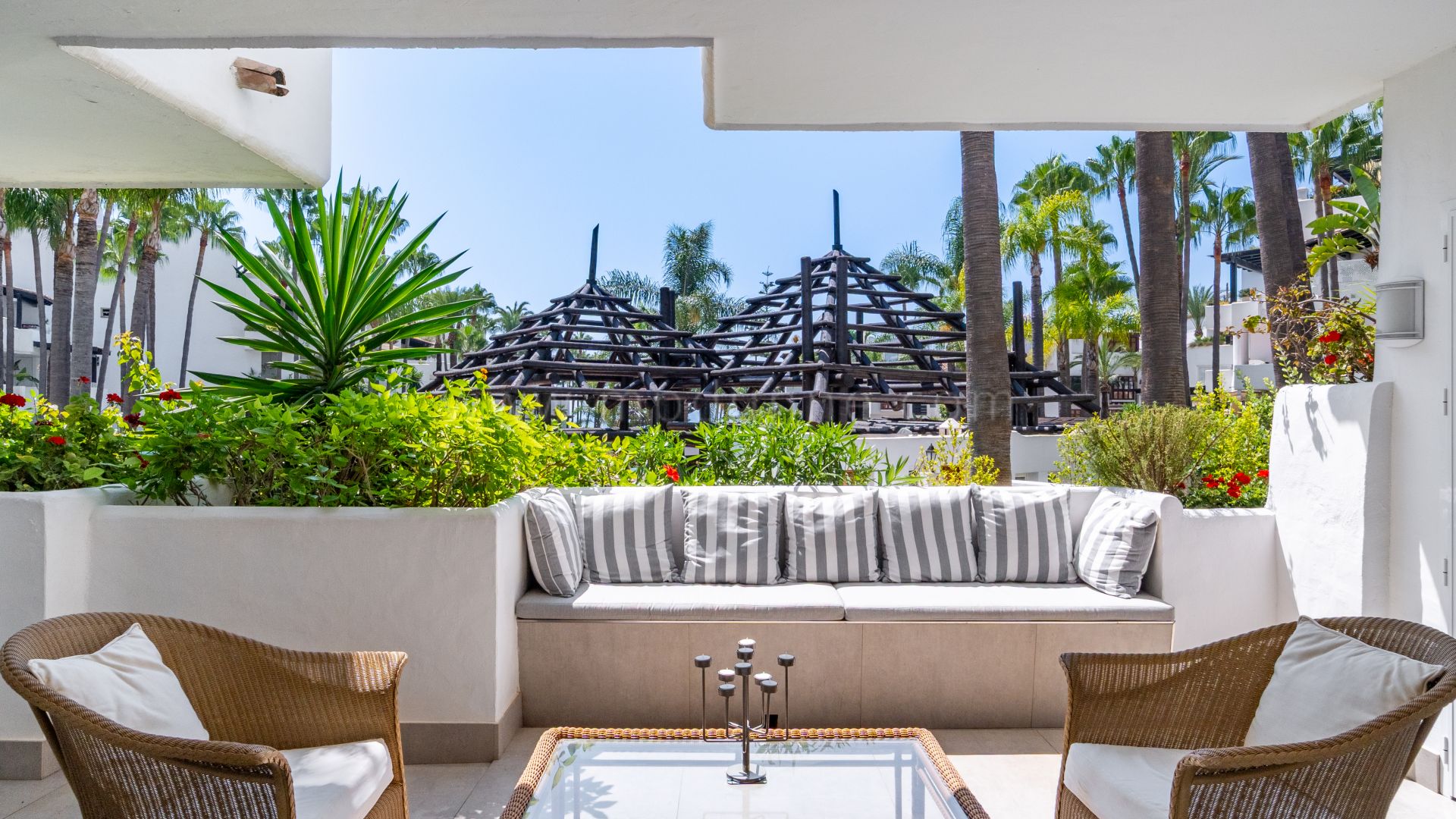 Elegant Apartment in Marina Puente Romano, Marbella