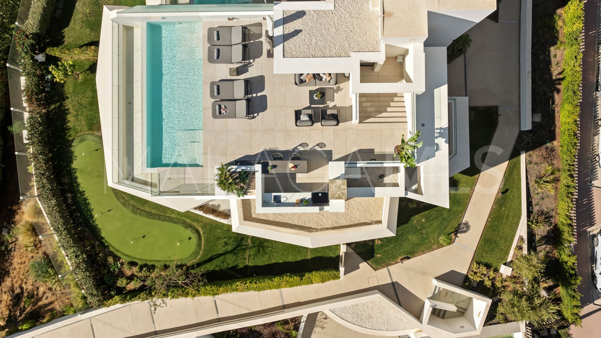 Parvilla for sale in Nueva Andalucia