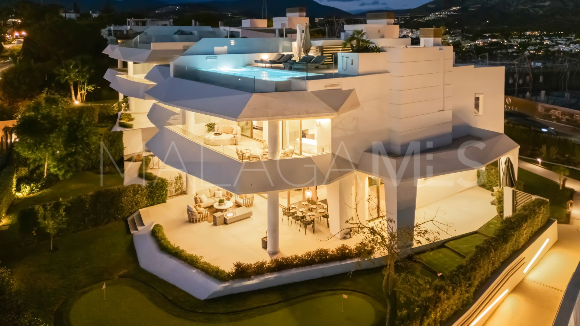 Parvilla for sale in Nueva Andalucia