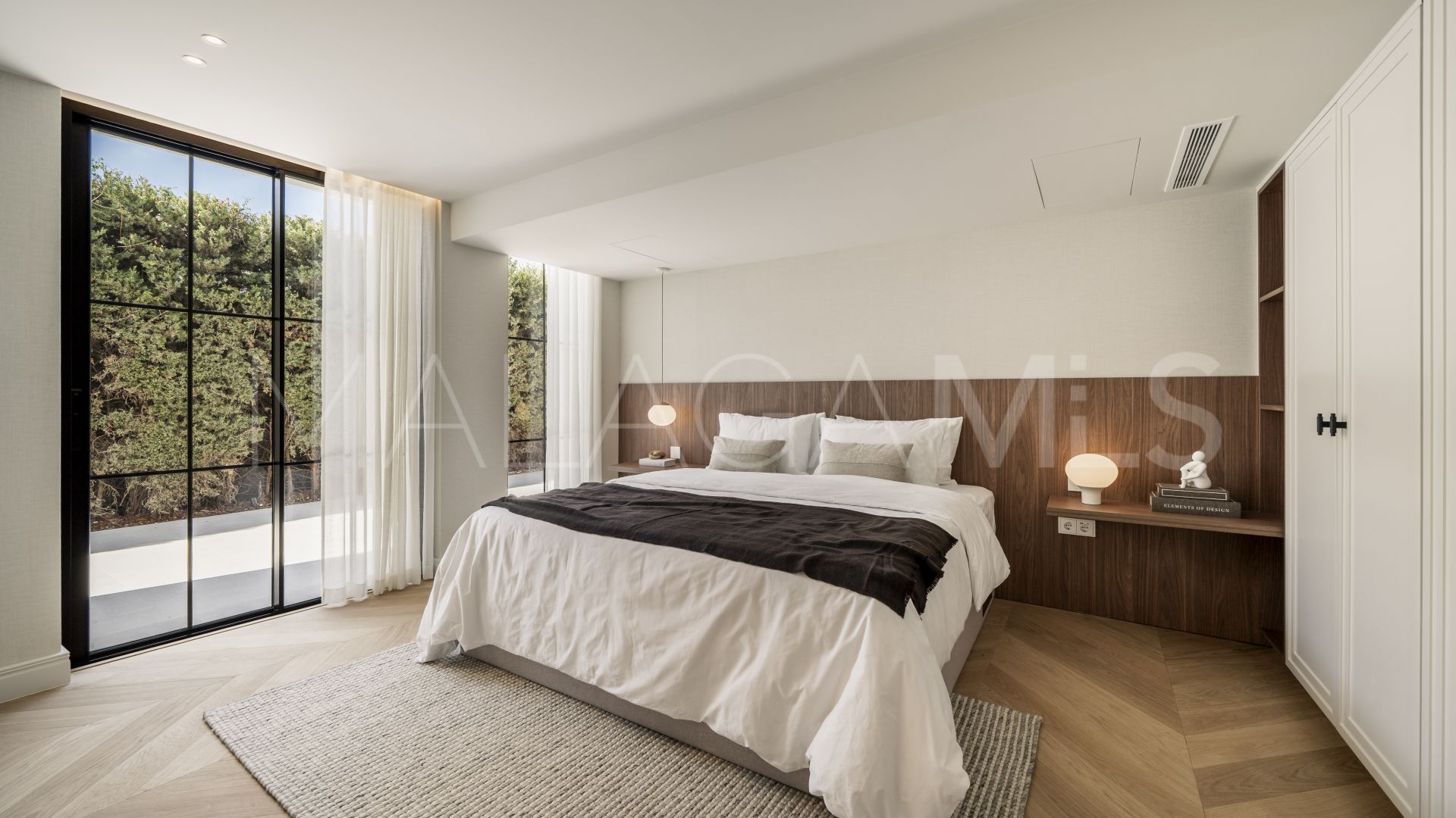 Villa for sale in Nueva Andalucia