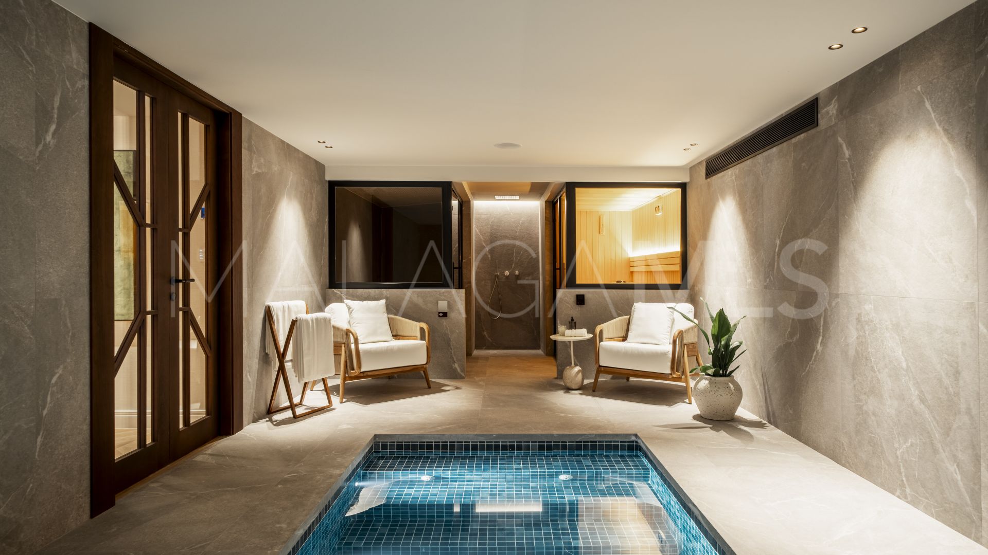 Villa for sale in Nueva Andalucia