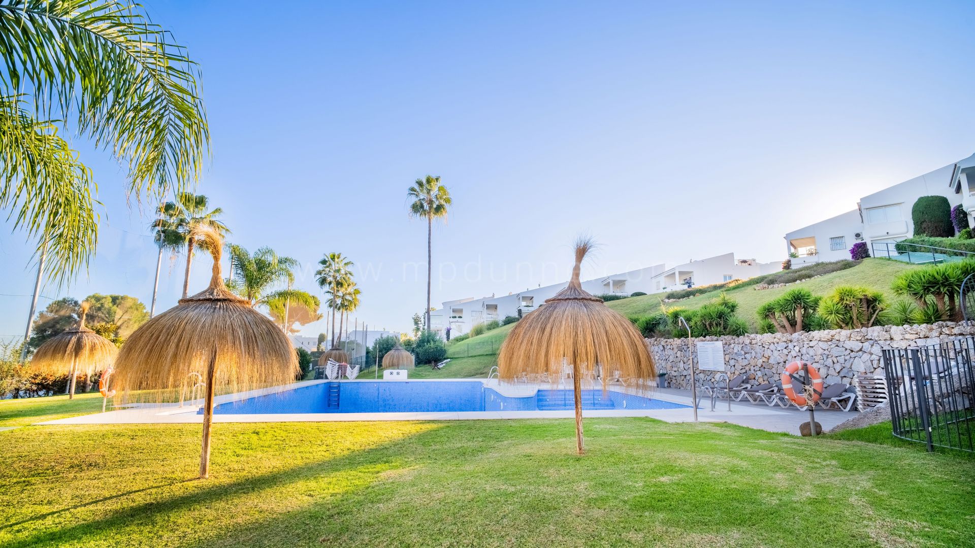 Apartamento en Planta Baja en Primera Línea de Golf en Aloha